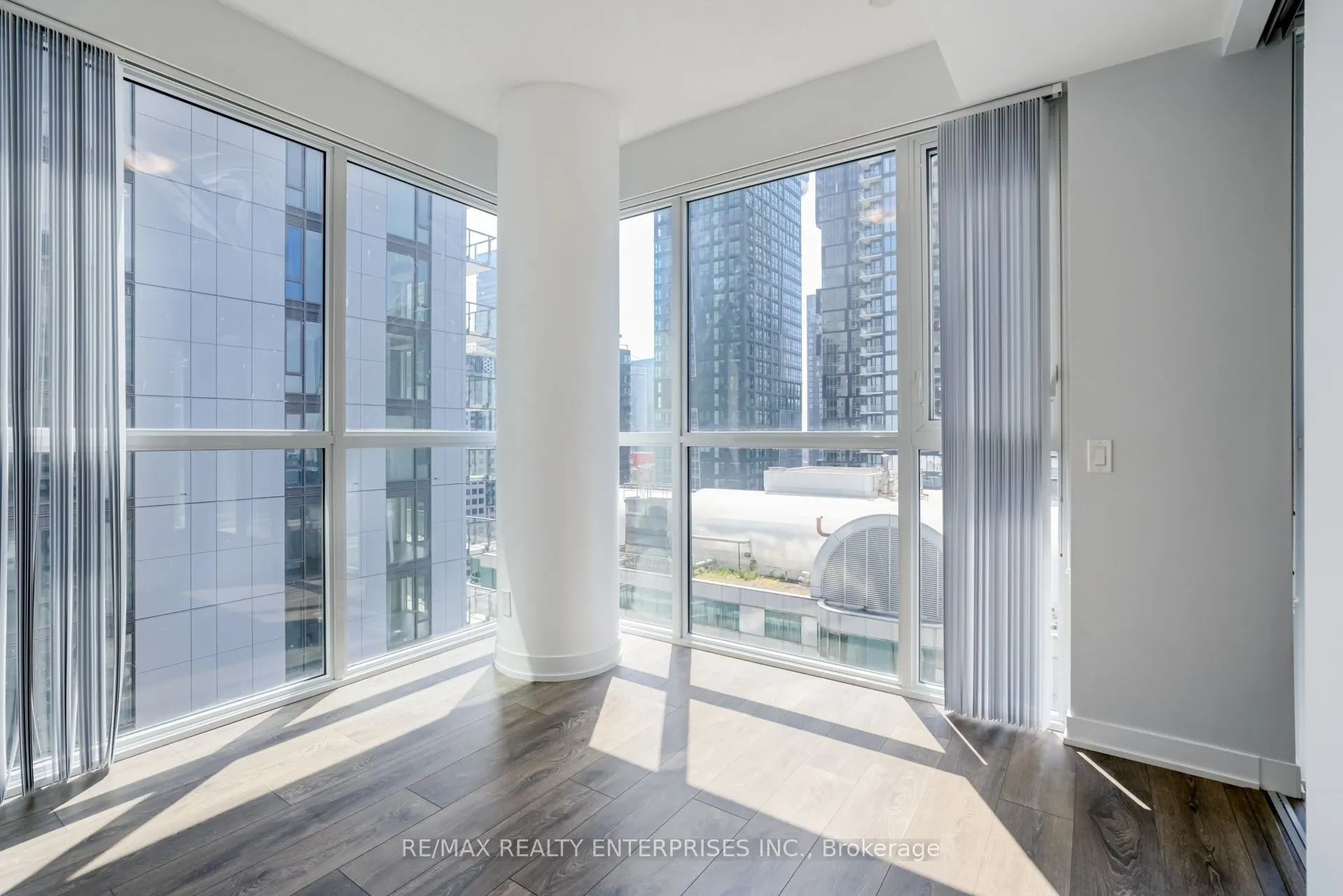 87 Peter Street, #2513
