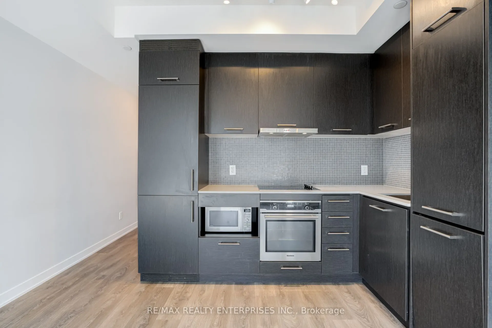 87 Peter Street, #2513
