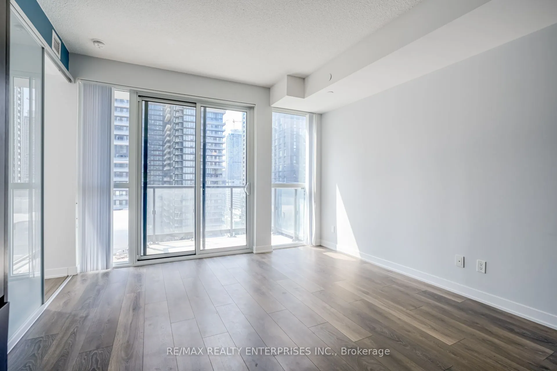 87 Peter Street, #2513