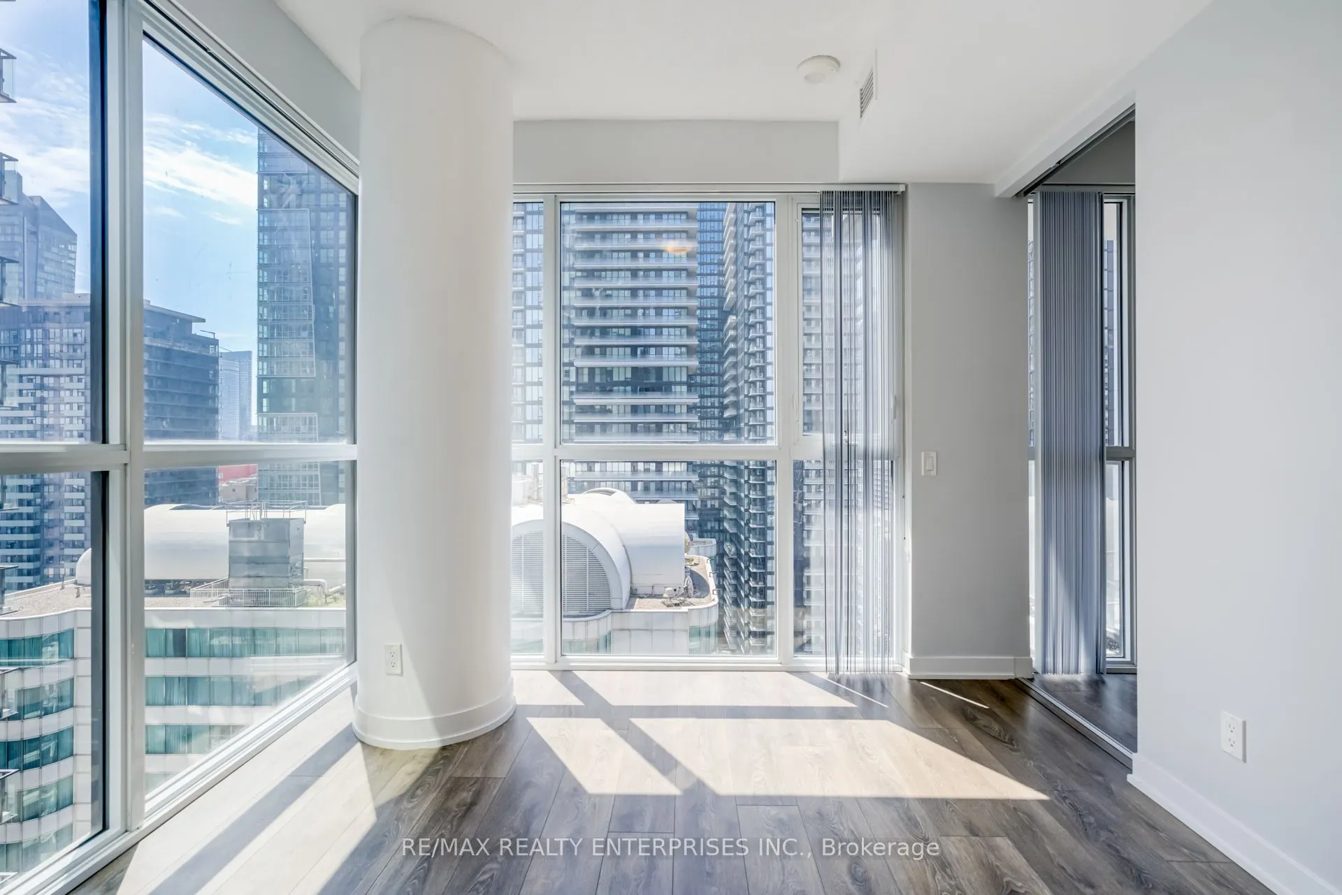 87 Peter Street, #2513