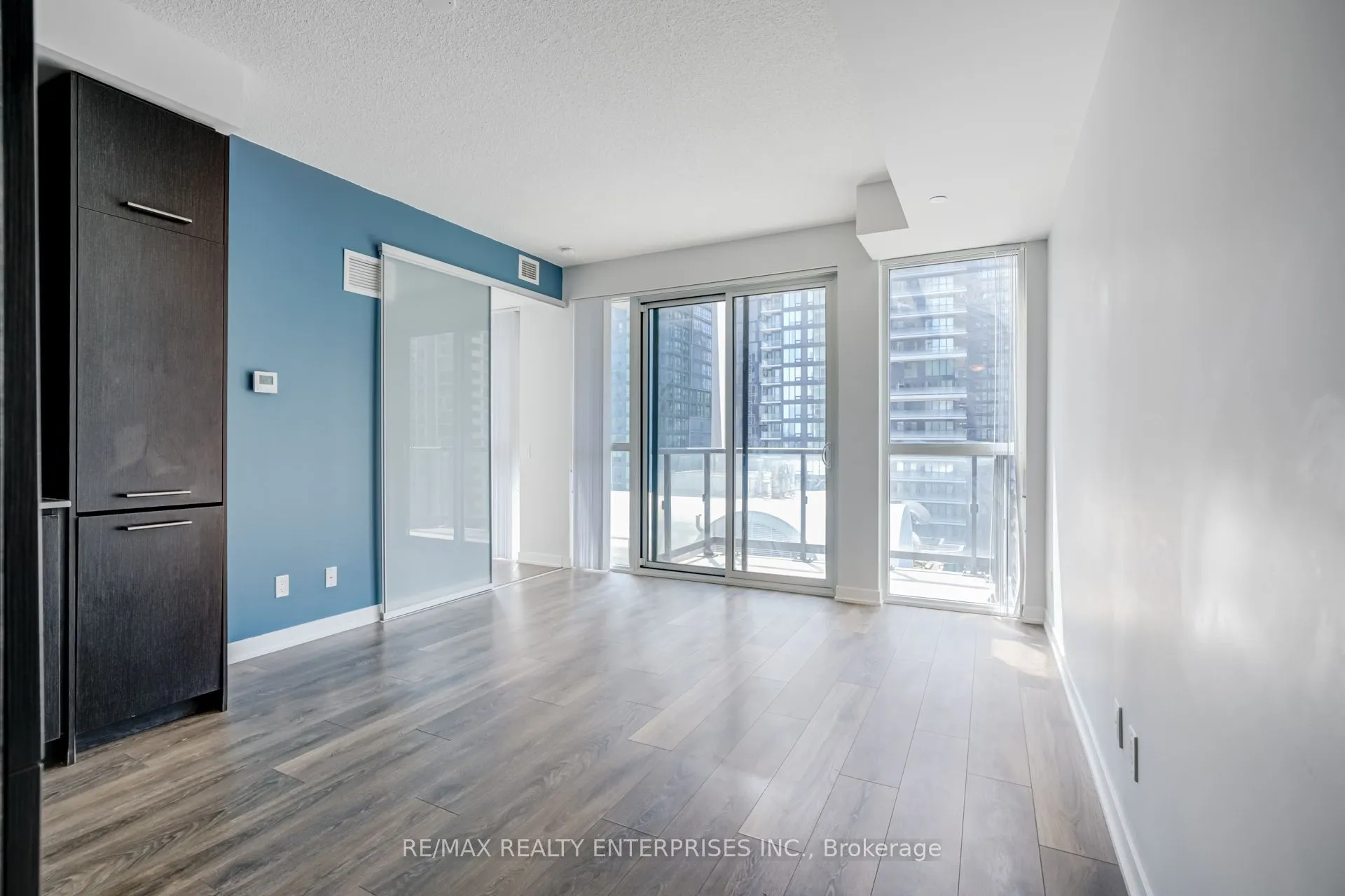 87 Peter Street, #2513