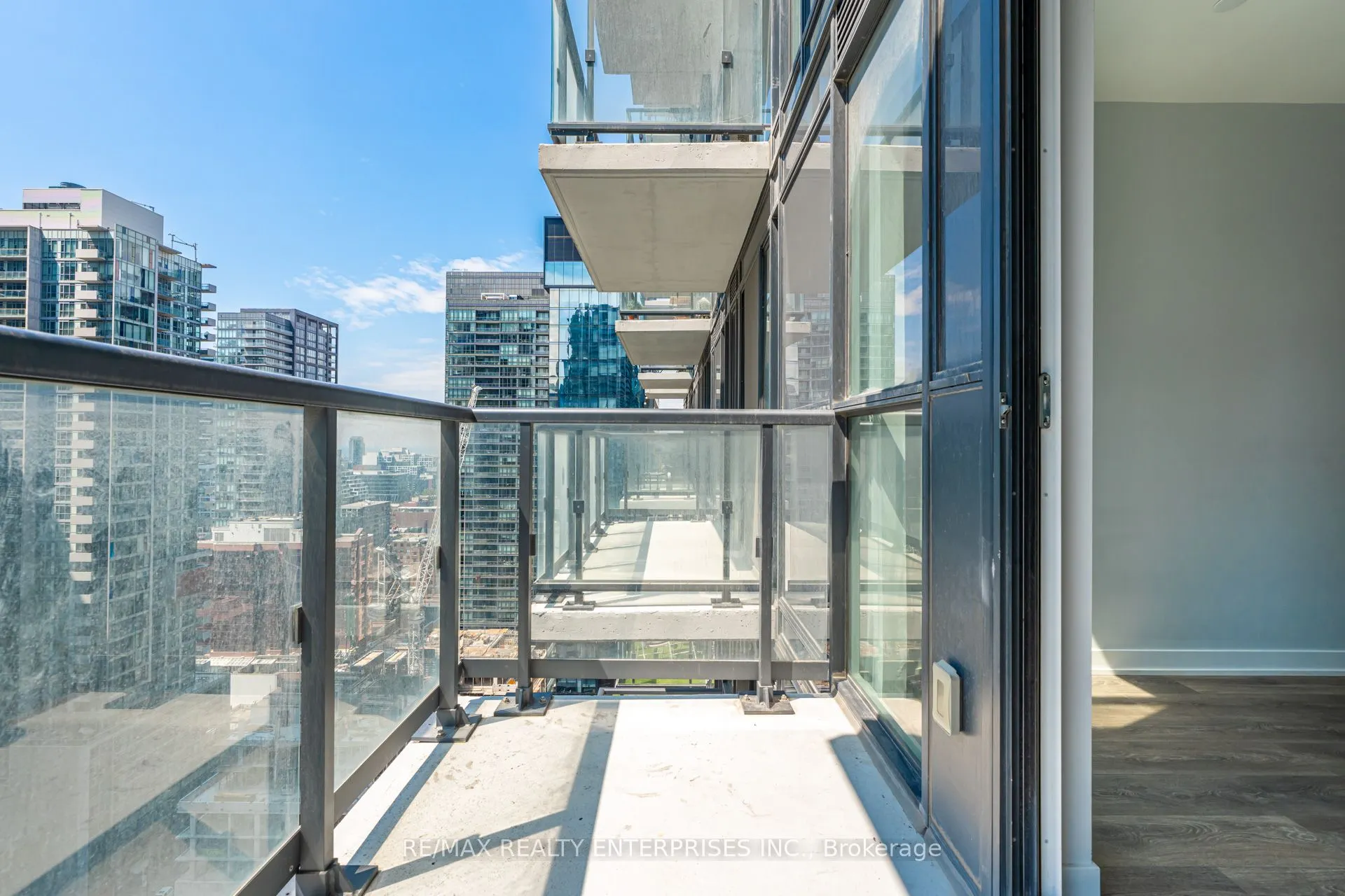87 Peter Street, #2513