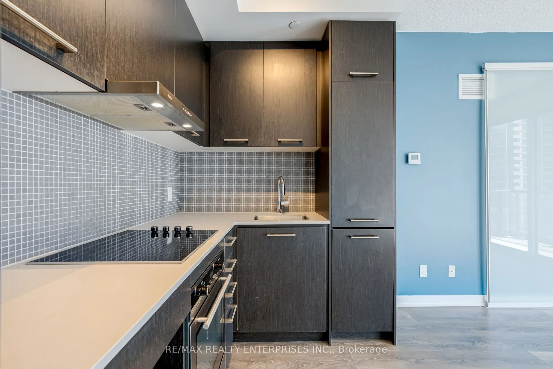 87 Peter Street, #2513