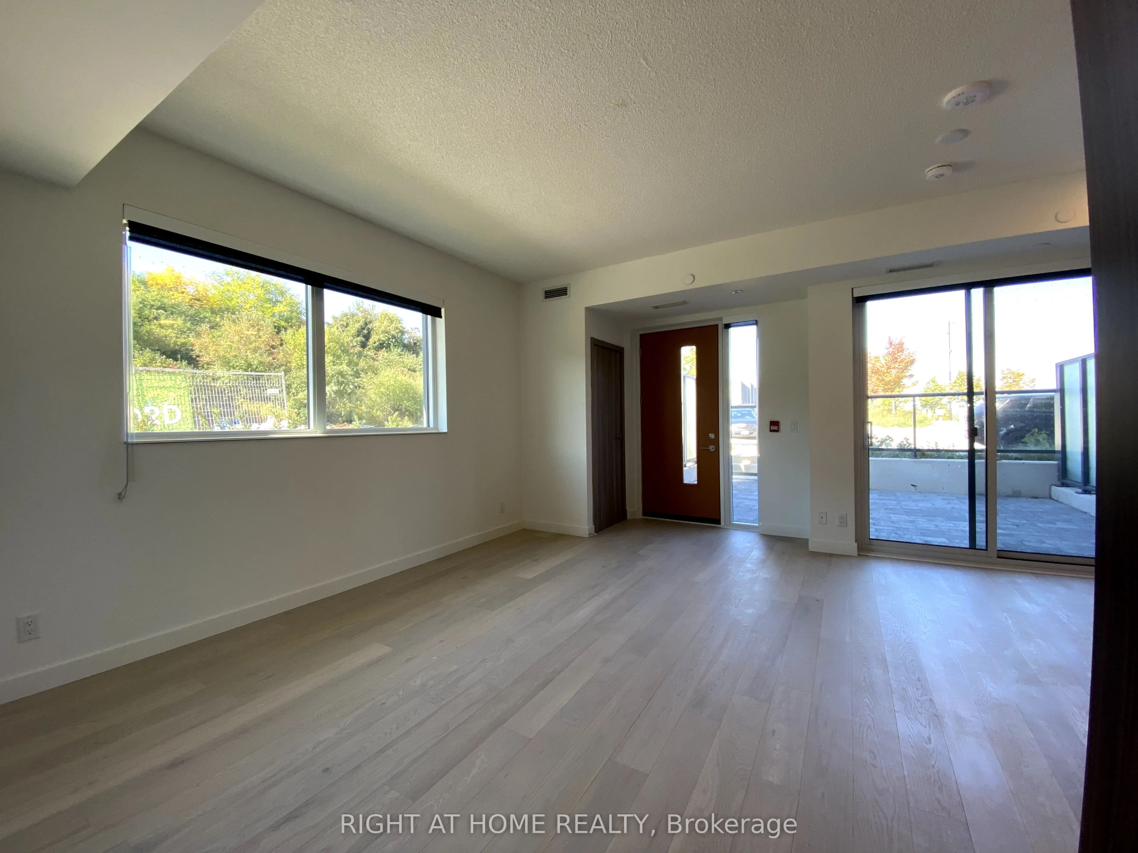11 mcmahon Drive S, #106