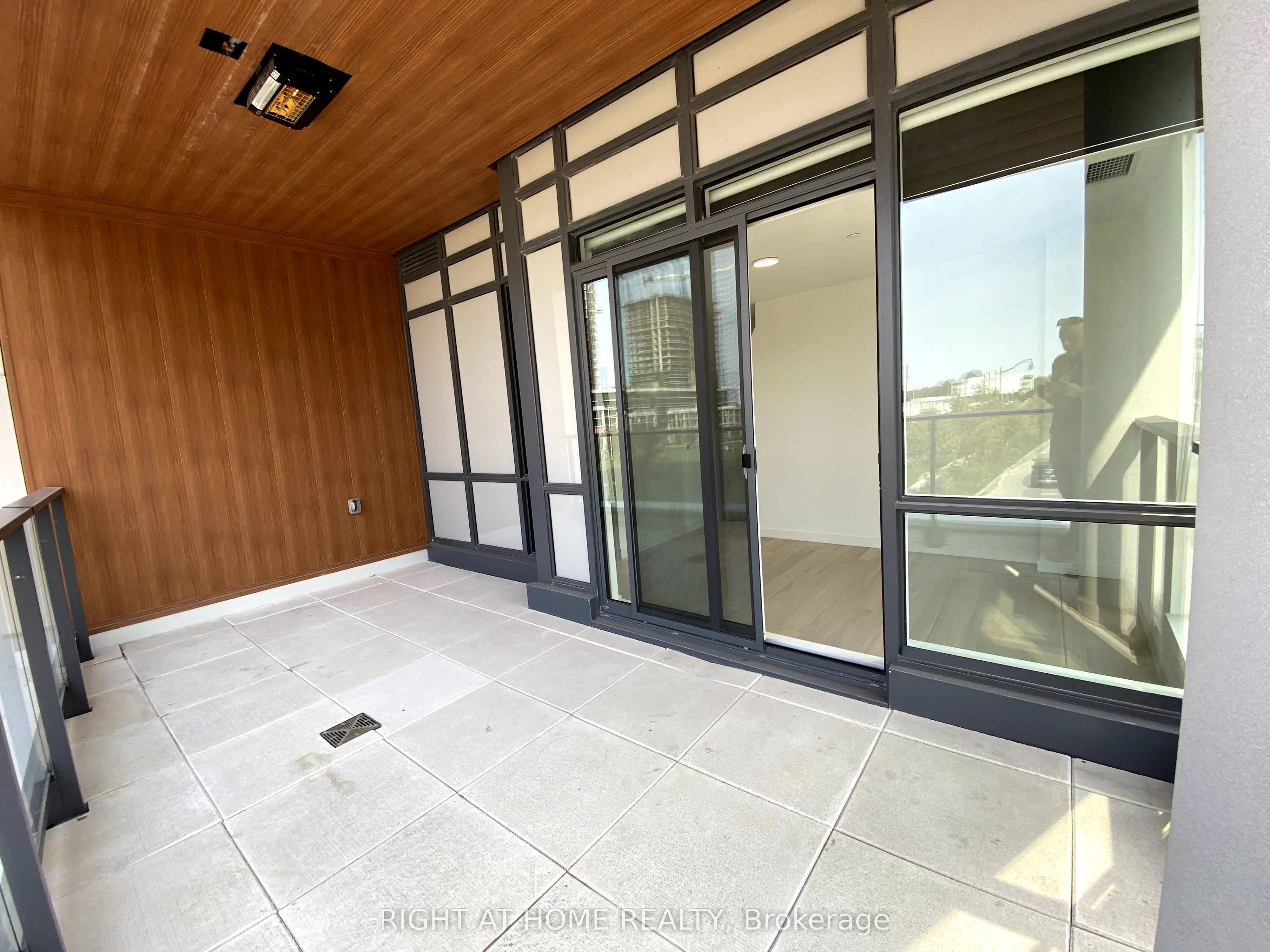 11 mcmahon Drive S, #106