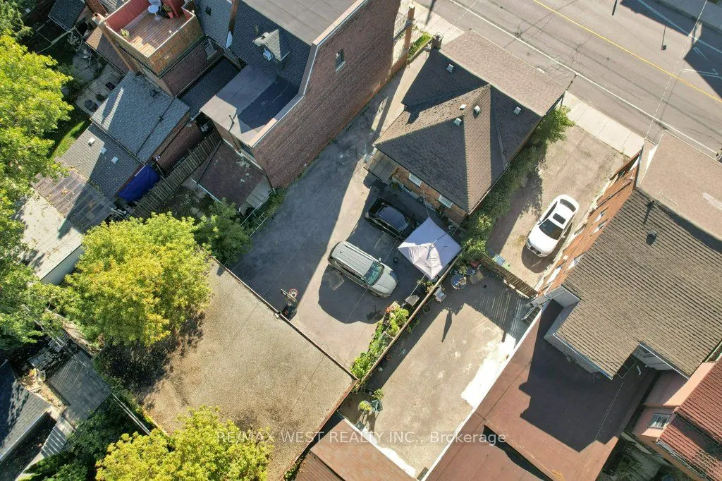 225 Oakwood Avenue