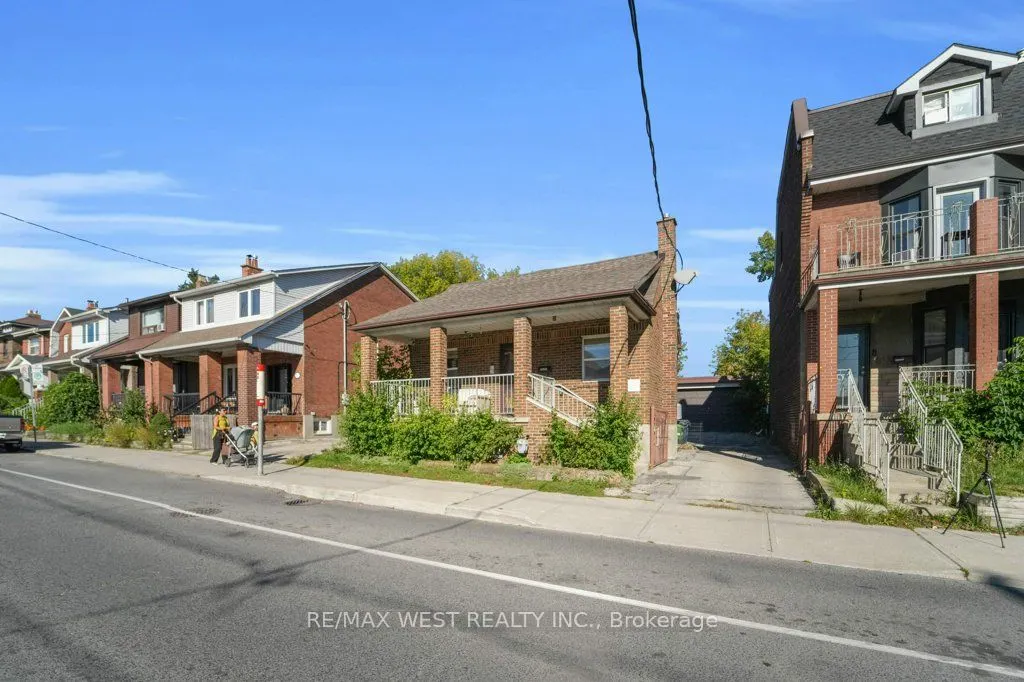 225 Oakwood Avenue