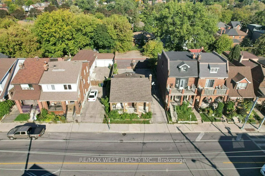 225 Oakwood Avenue
