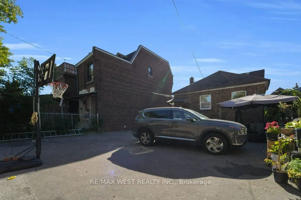 225 Oakwood Avenue