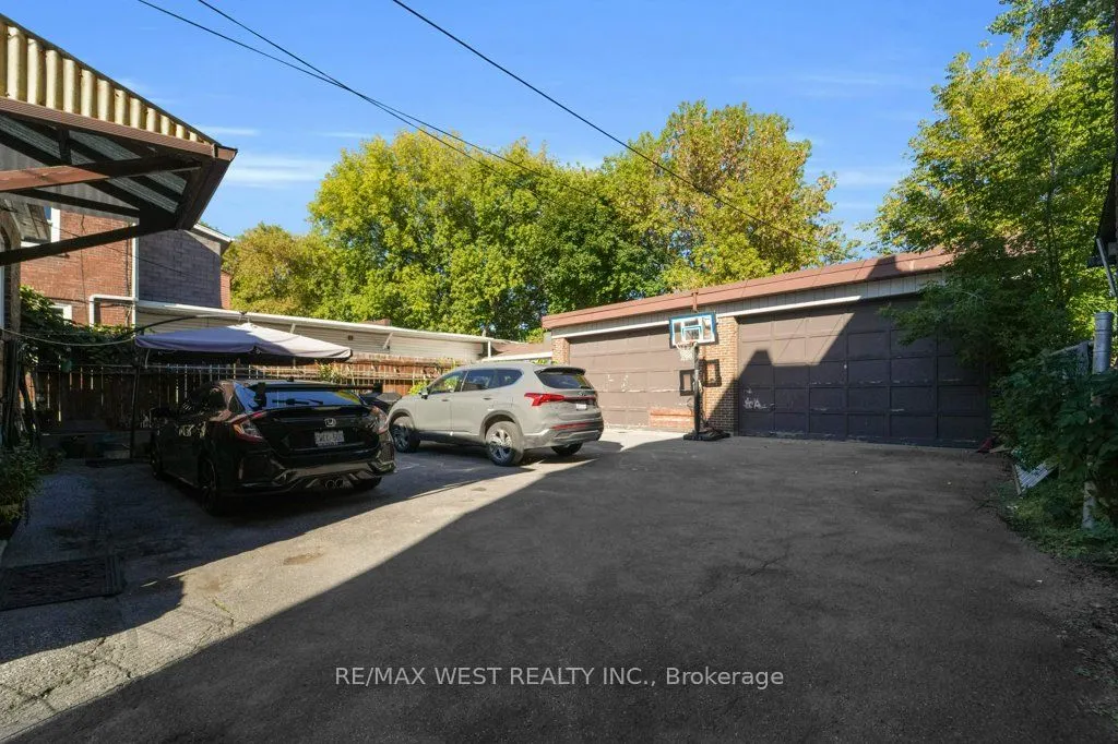 225 Oakwood Avenue