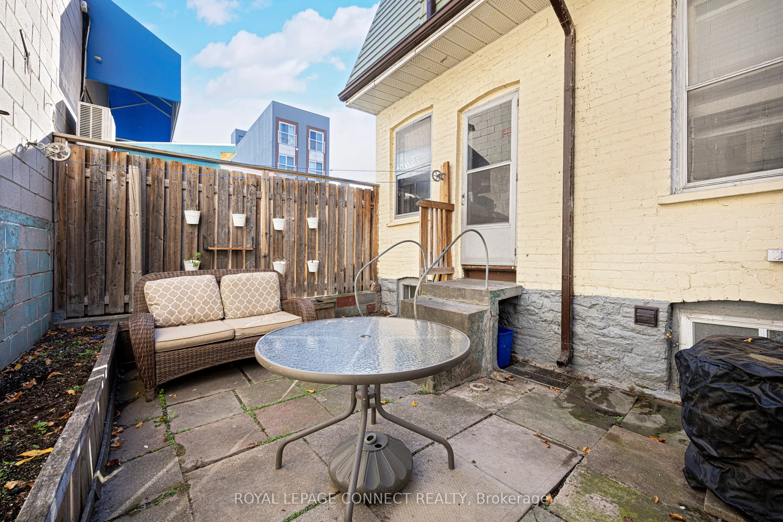 784 Adelaide Street W, #Main
