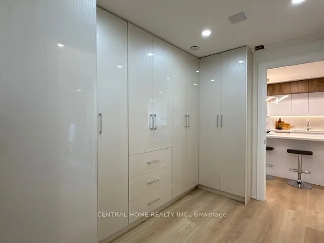 55 Skymark Drive, #1707