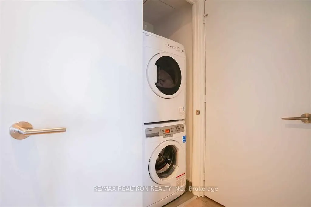 161 Roehampton Avenue, #3311