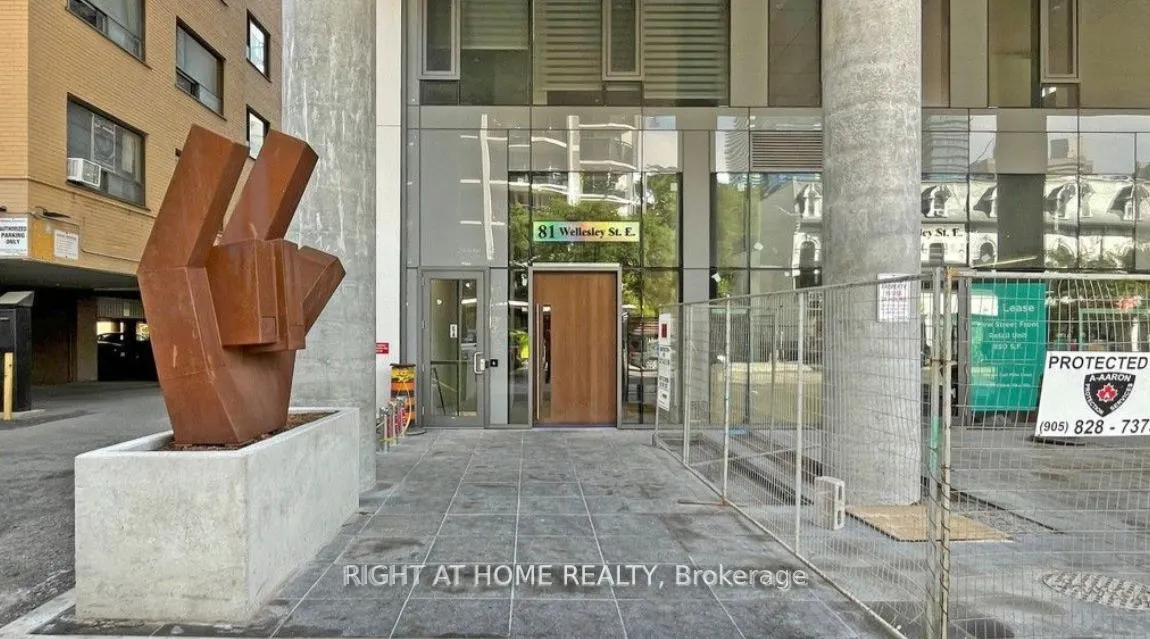 81 Wellesley Street E, #607