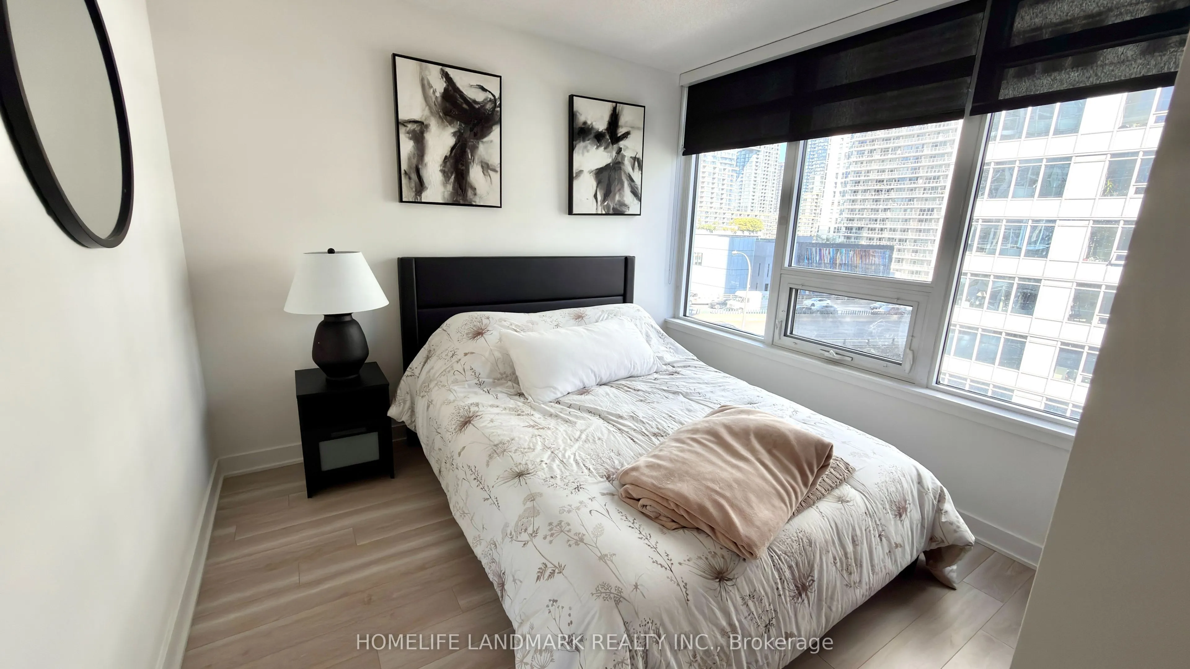 19 Bathurst Street, #911