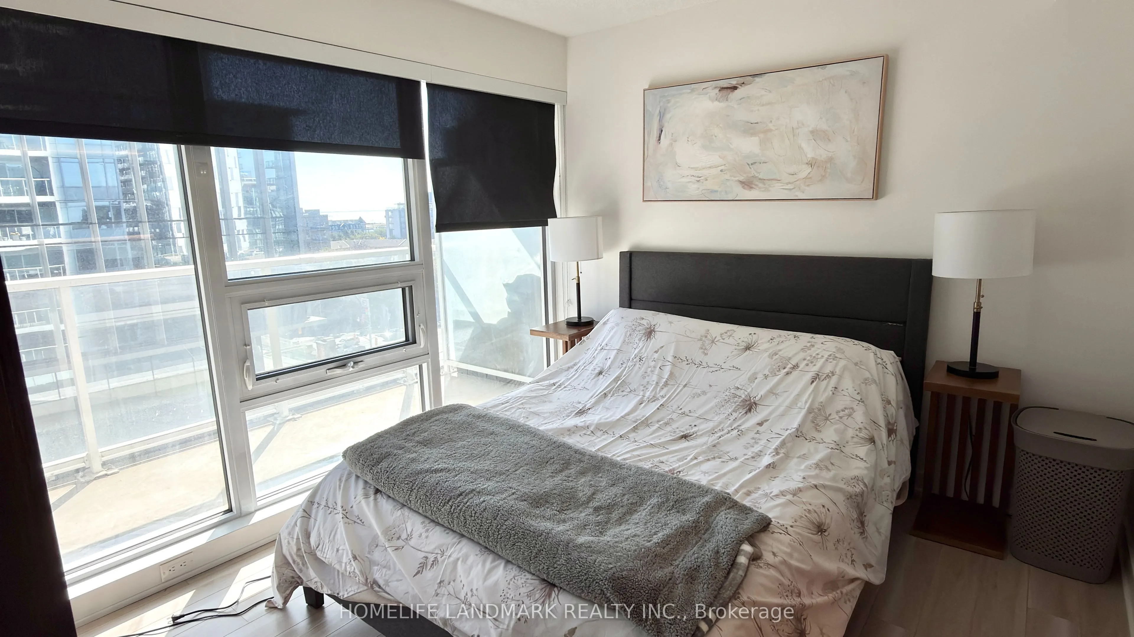 19 Bathurst Street, #911