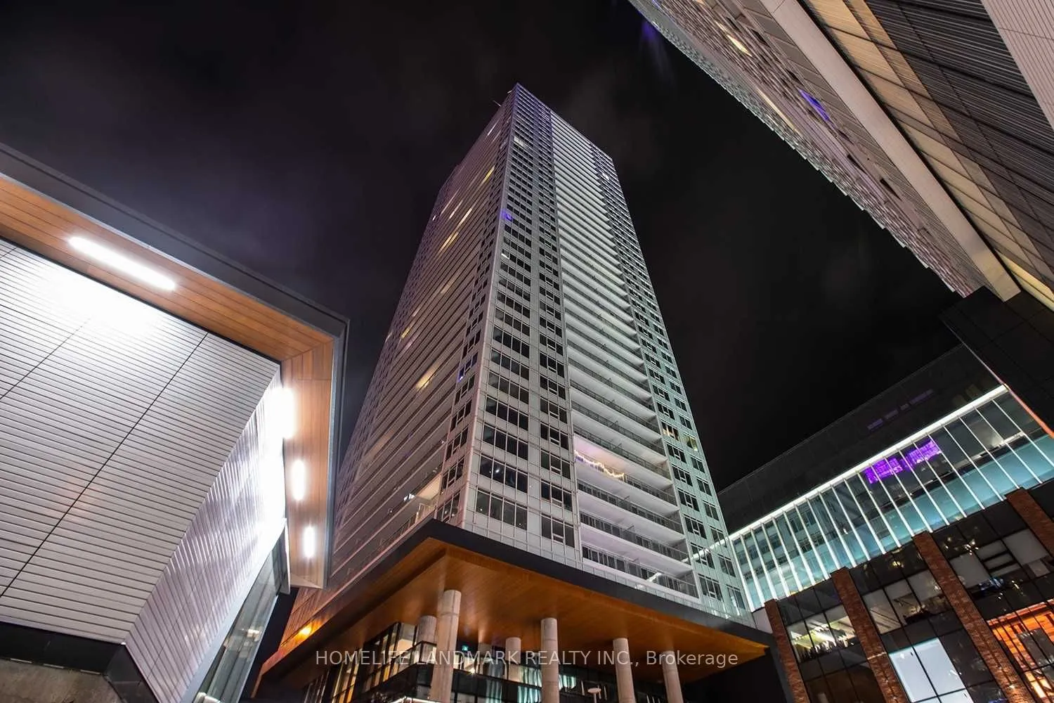 19 Bathurst Street, #911