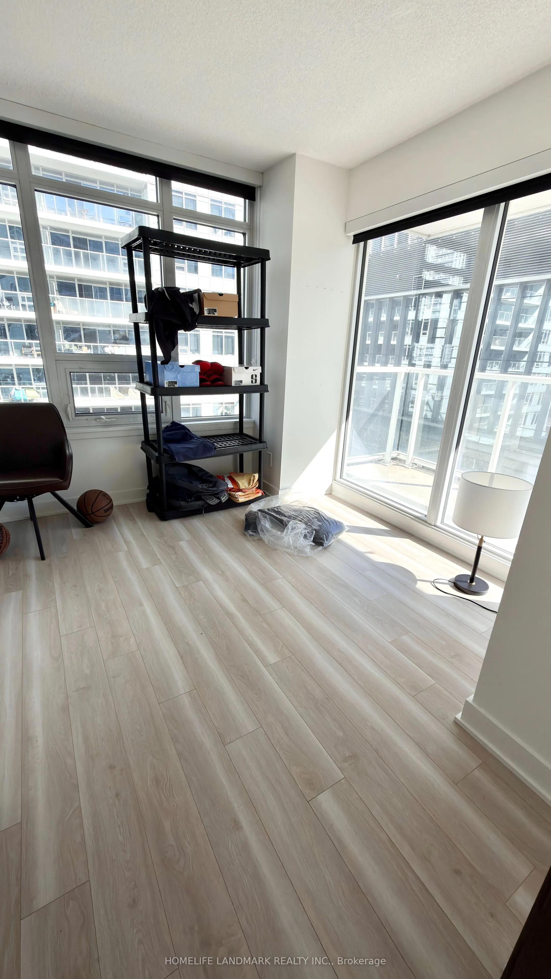 19 Bathurst Street, #911