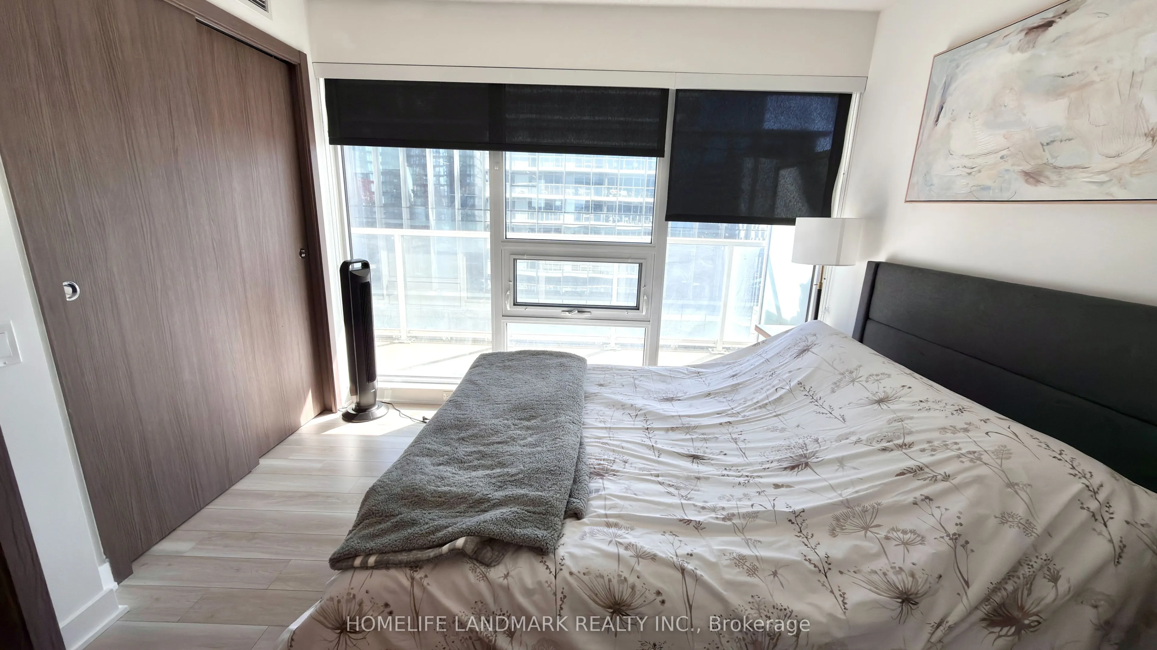19 Bathurst Street, #911