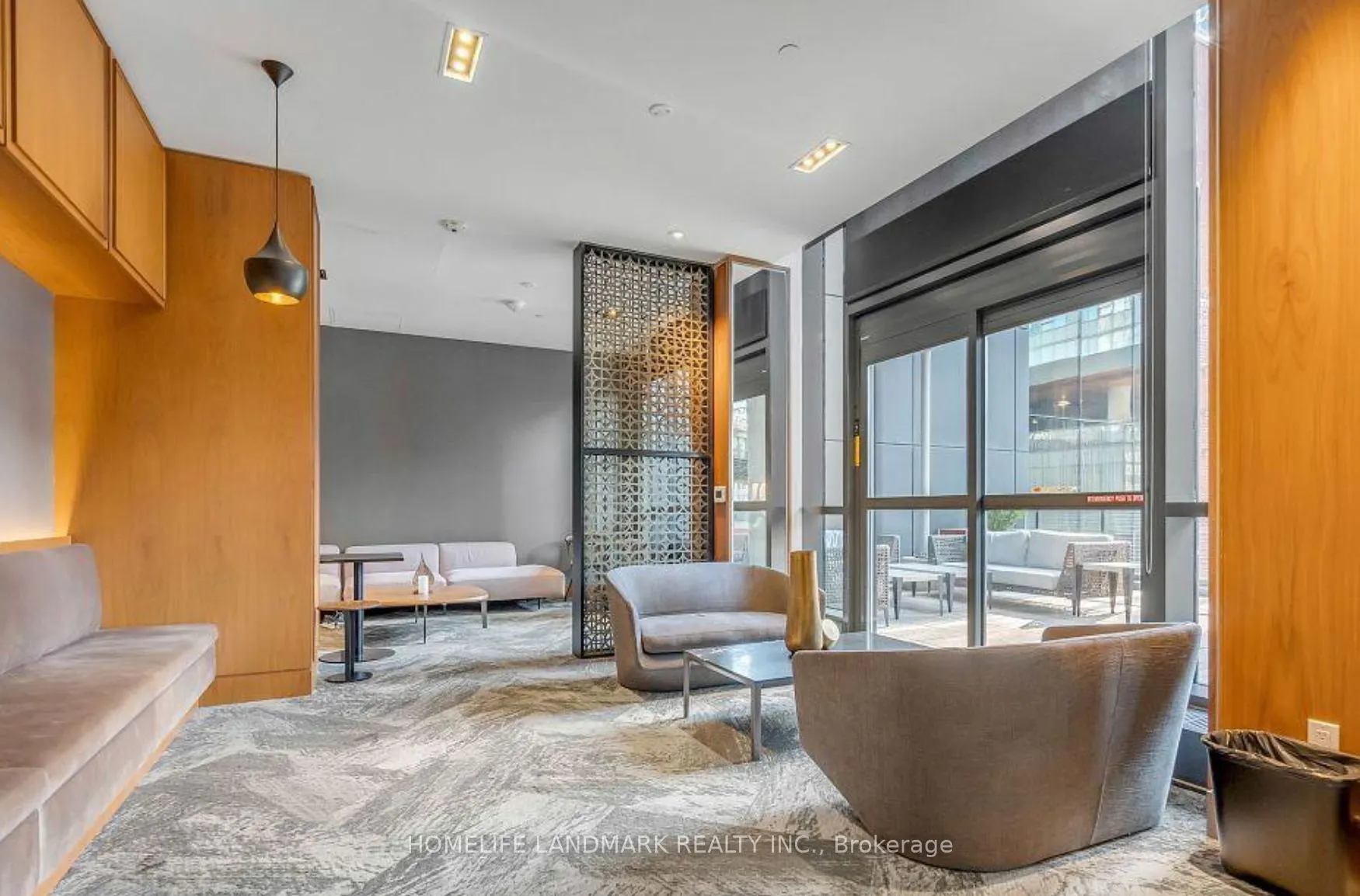 19 Bathurst Street, #911