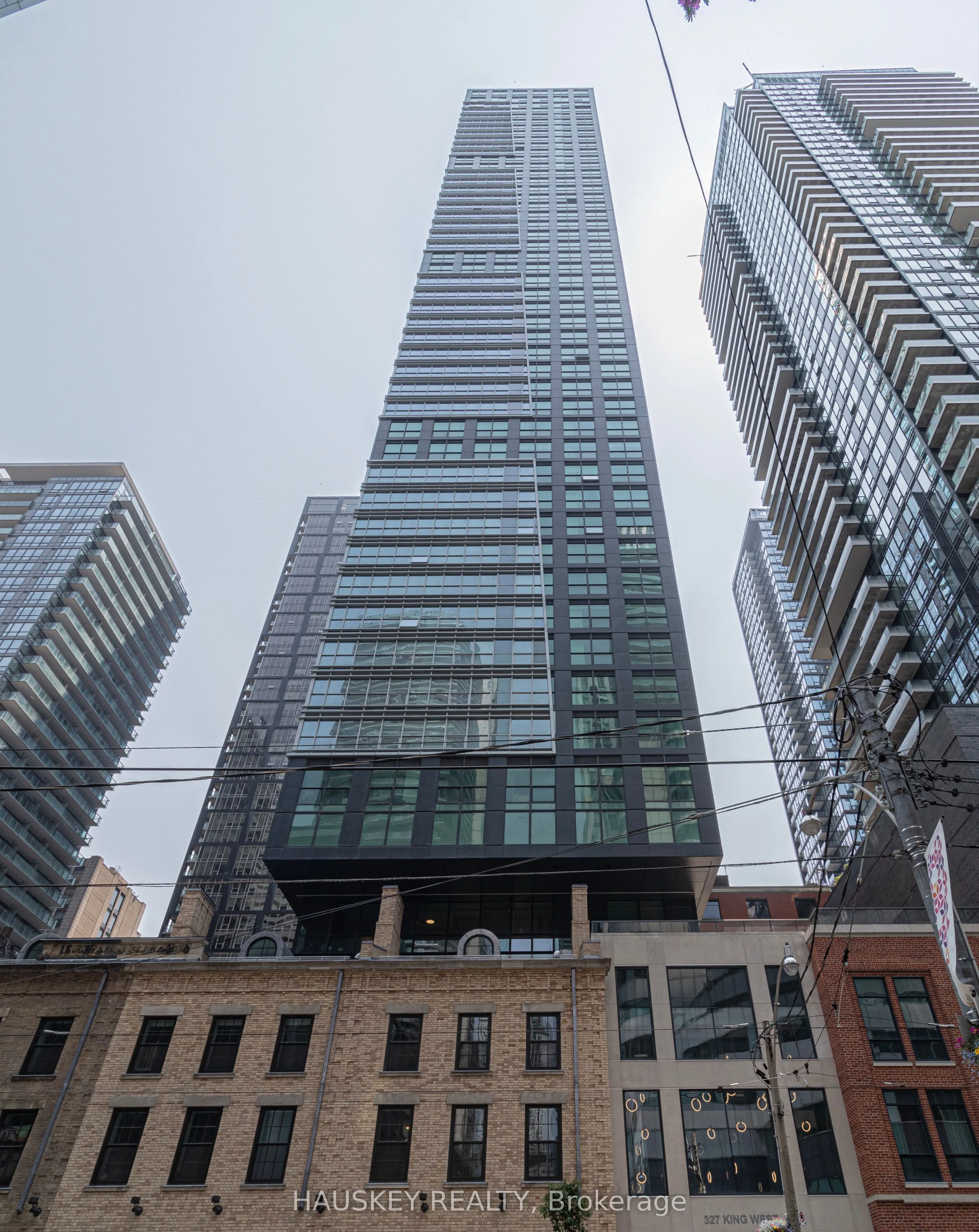 327 King Street W, #3004