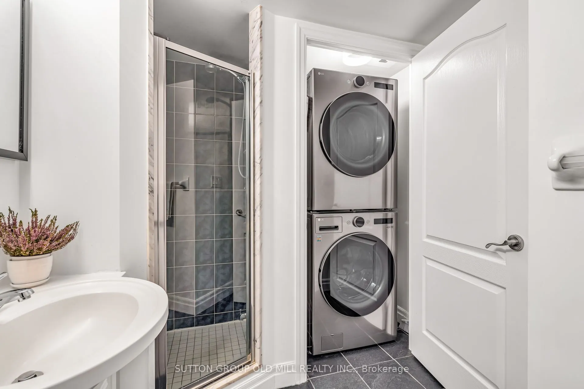188 Doris Avenue, #1705