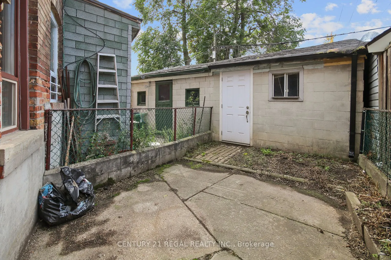 300 Montrose Avenue