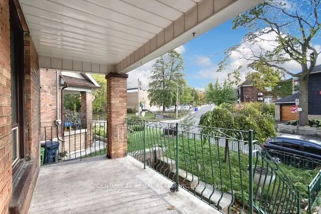 300 Montrose Avenue