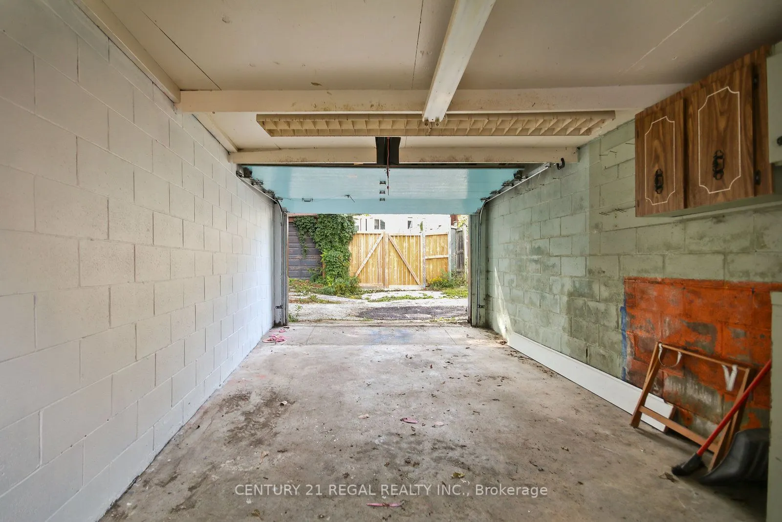 300 Montrose Avenue