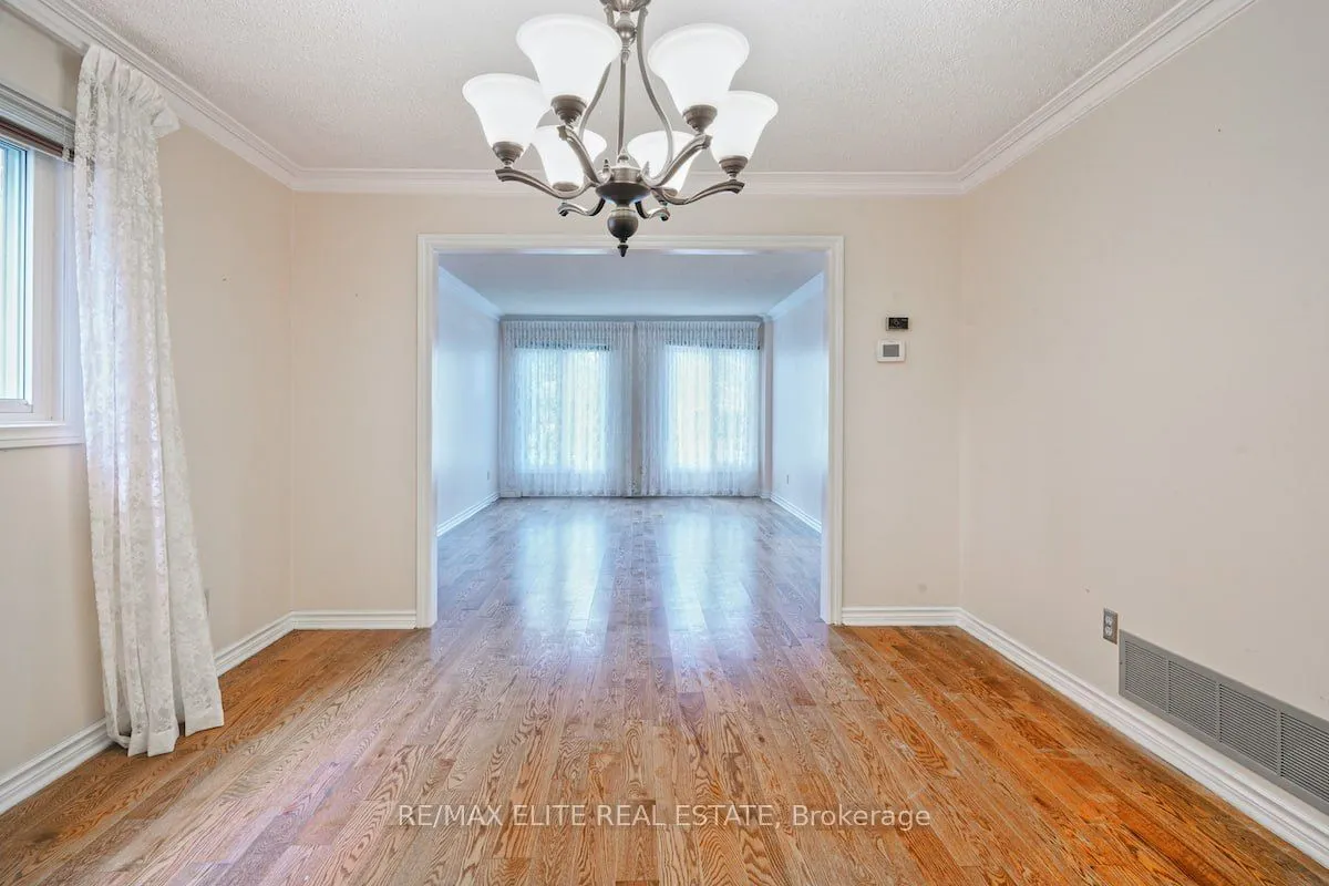 219 Connaught Avenue, #Main