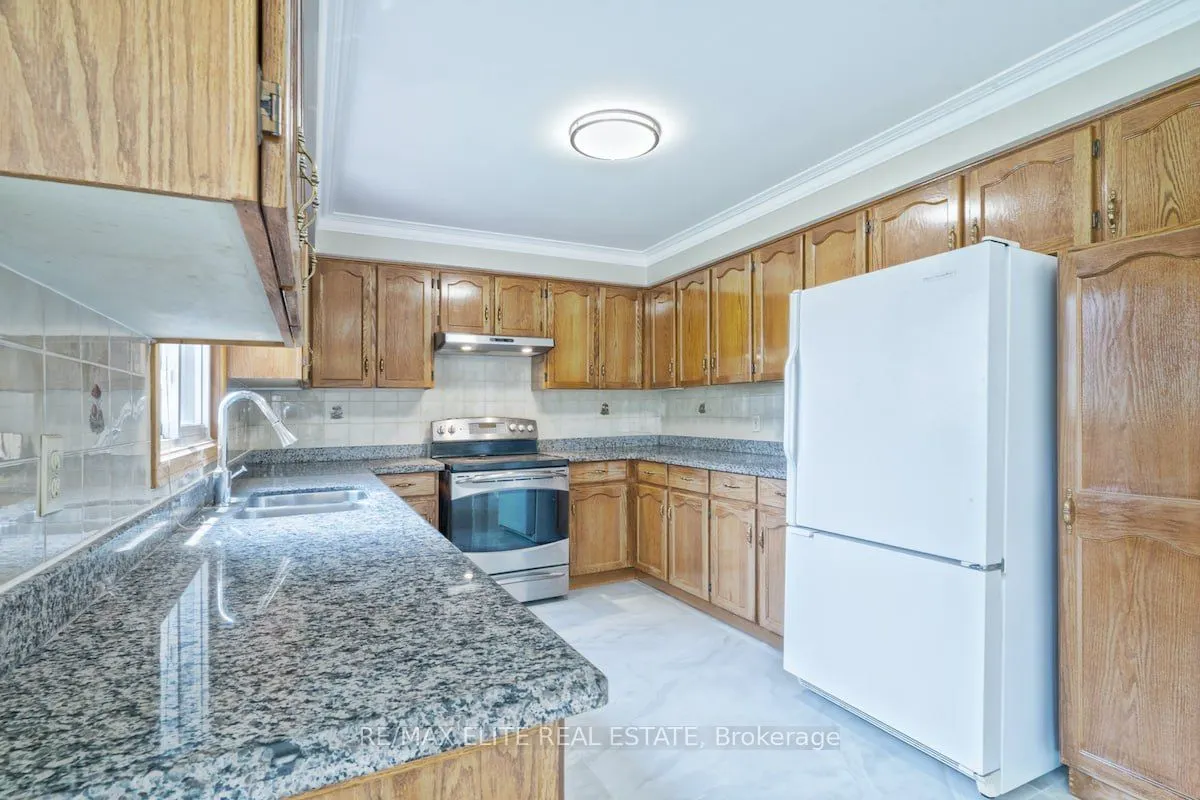219 Connaught Avenue, #Main