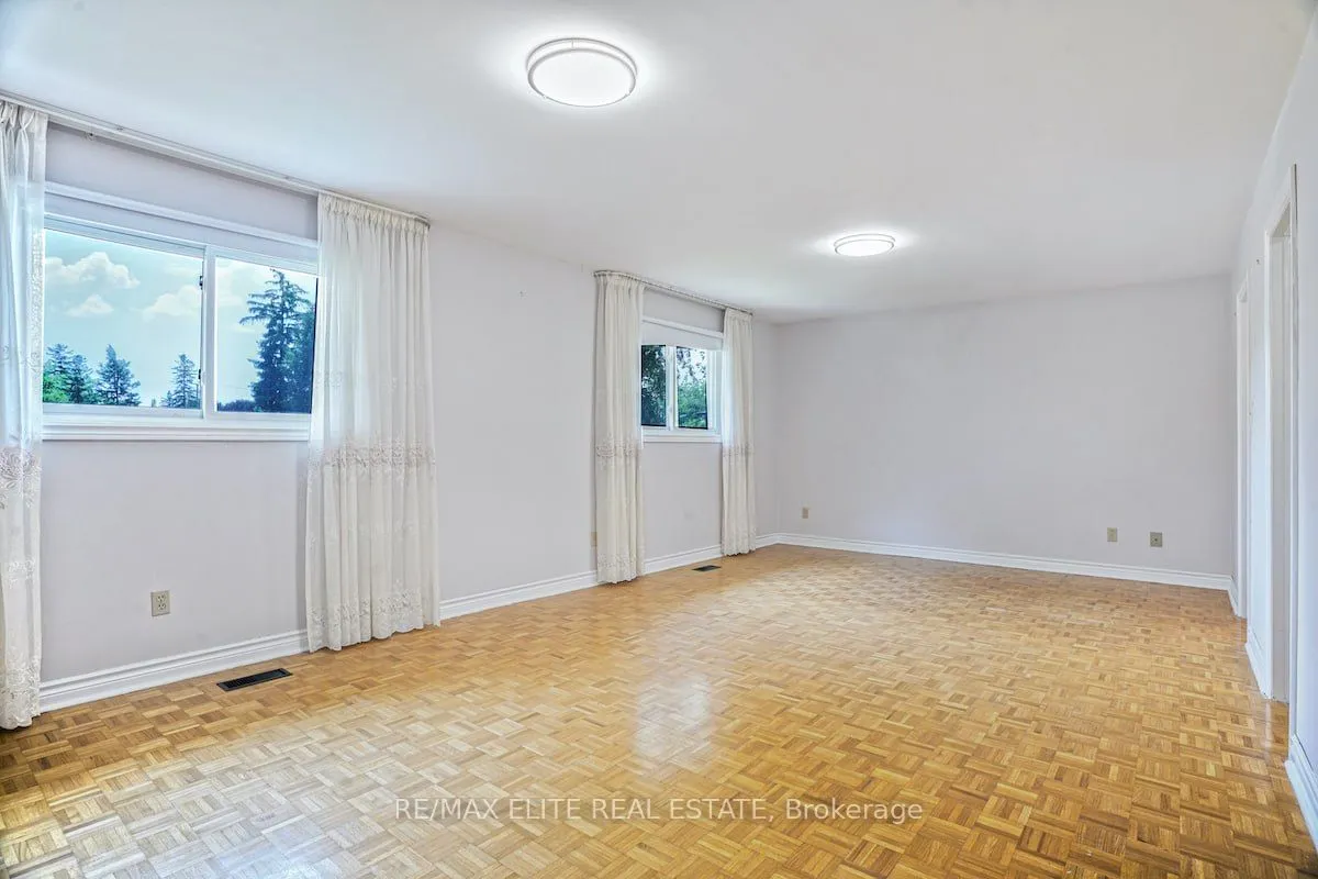 219 Connaught Avenue, #Main