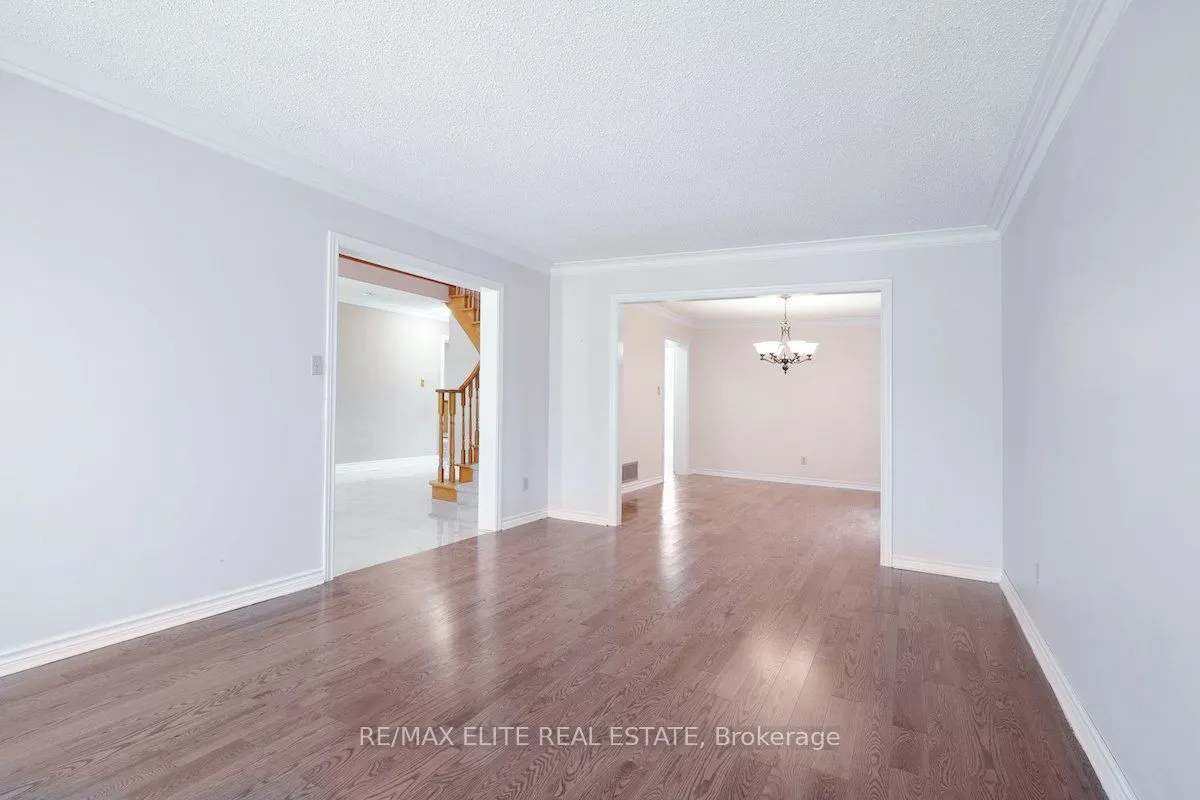 219 Connaught Avenue, #Main