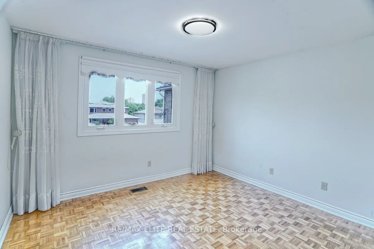 219 Connaught Avenue, #Main