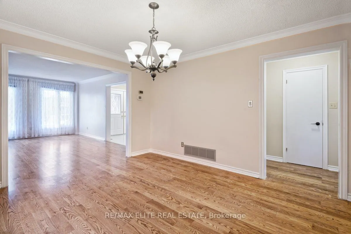 219 Connaught Avenue, #Main