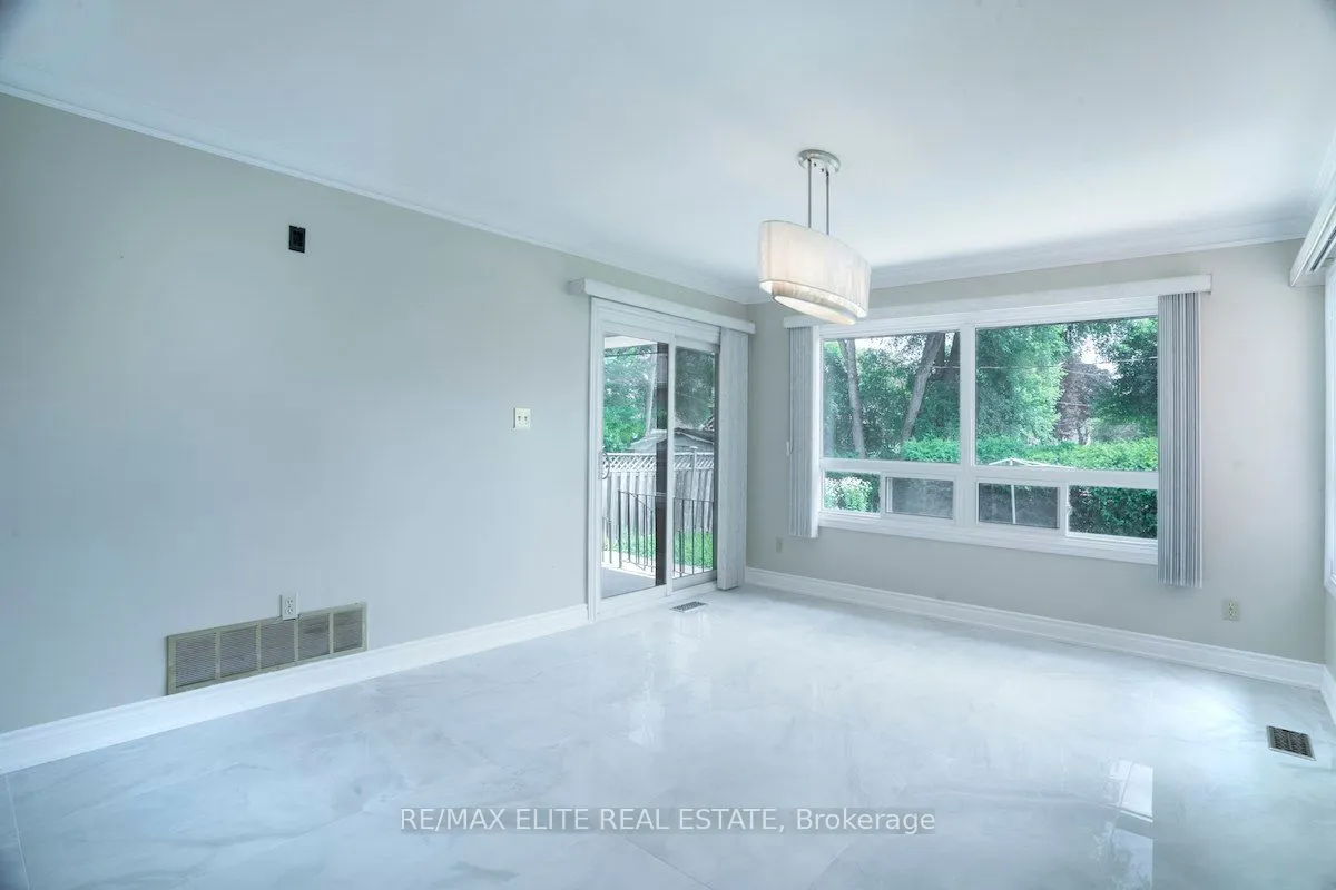 219 Connaught Avenue, #Main