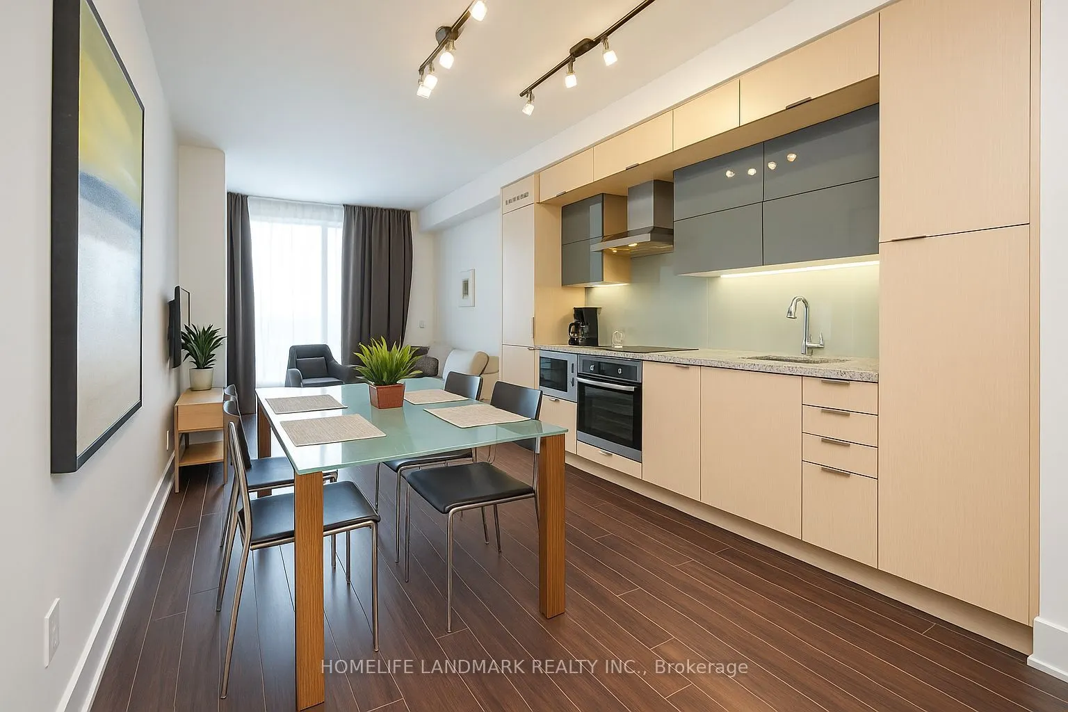 300 Front Street W, #1813