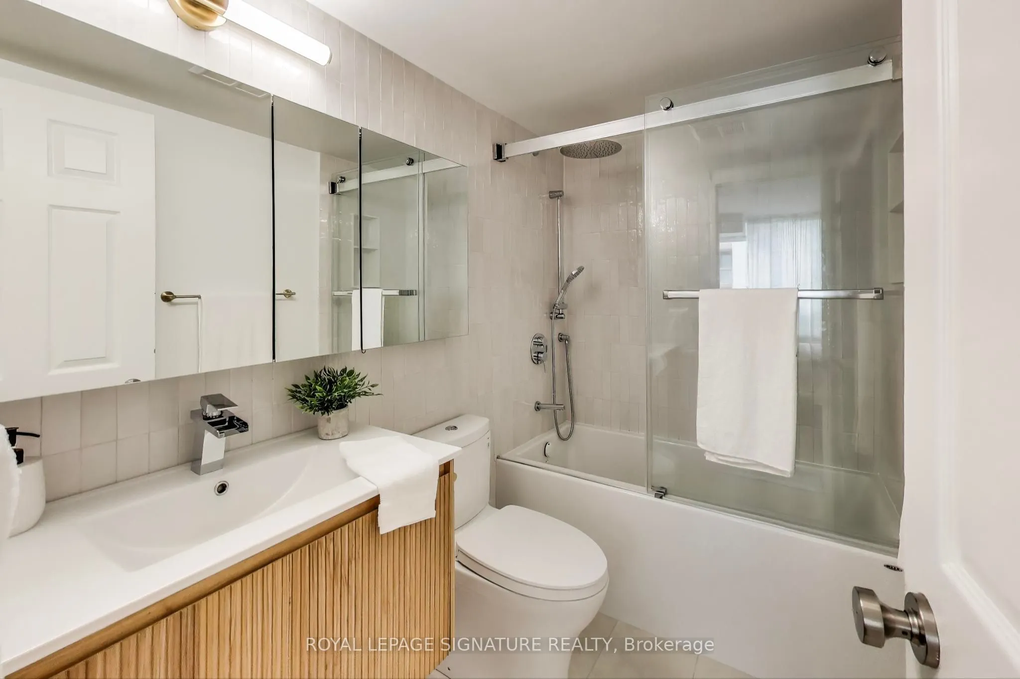 256 Doris Avenue, #1610