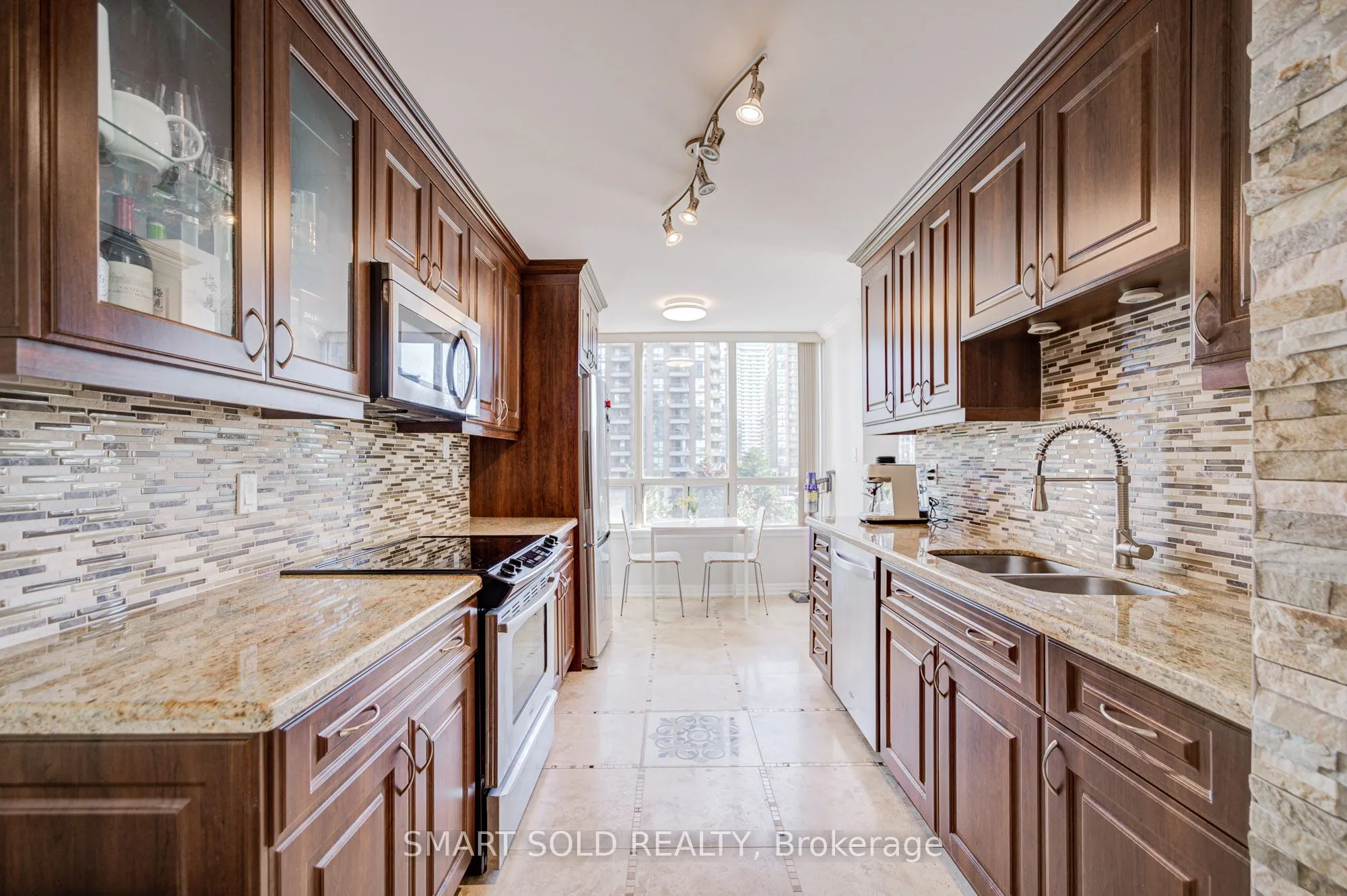 7 Bishop Avenue, #516