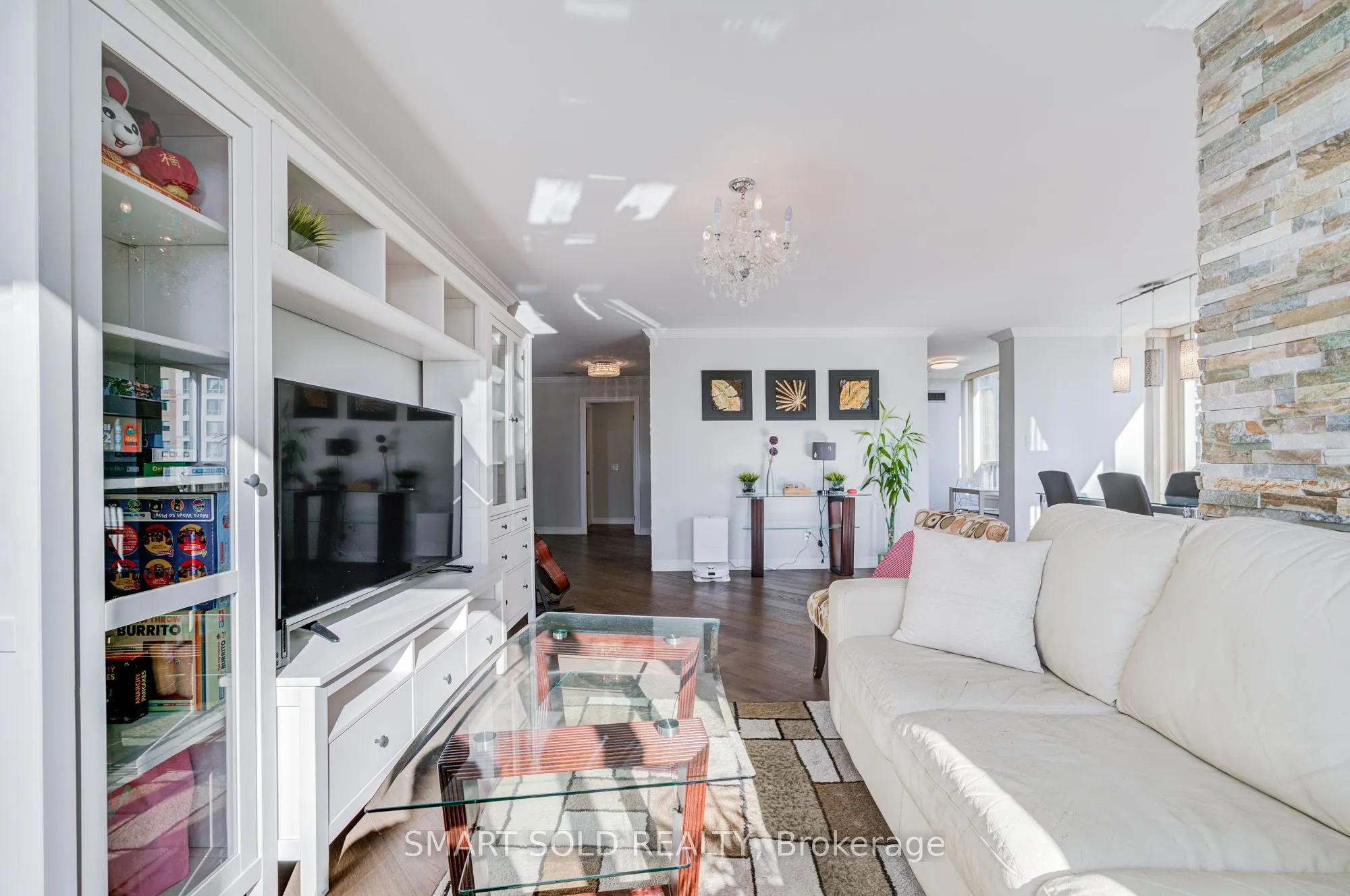 7 Bishop Avenue, #516