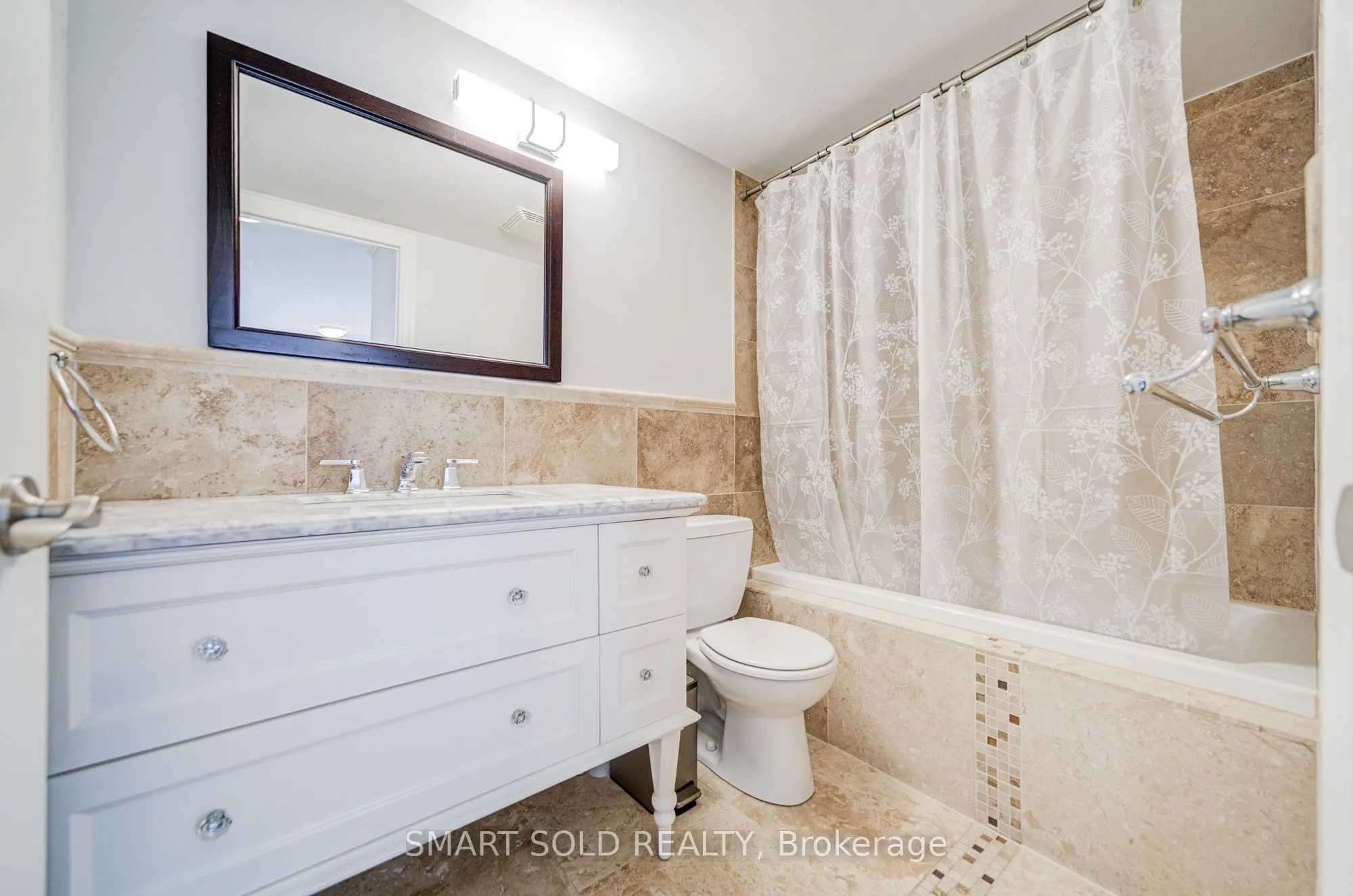 7 Bishop Avenue, #516