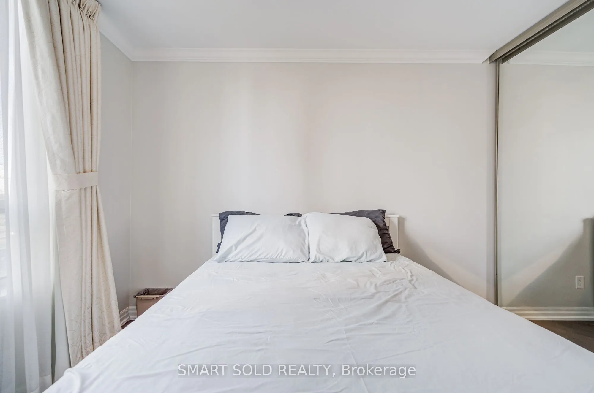 7 Bishop Avenue, #516