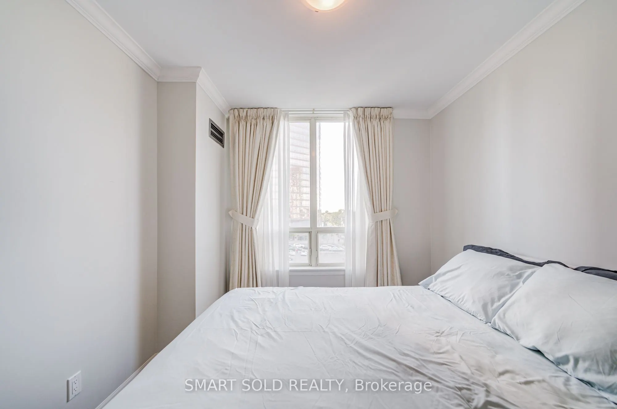 7 Bishop Avenue, #516