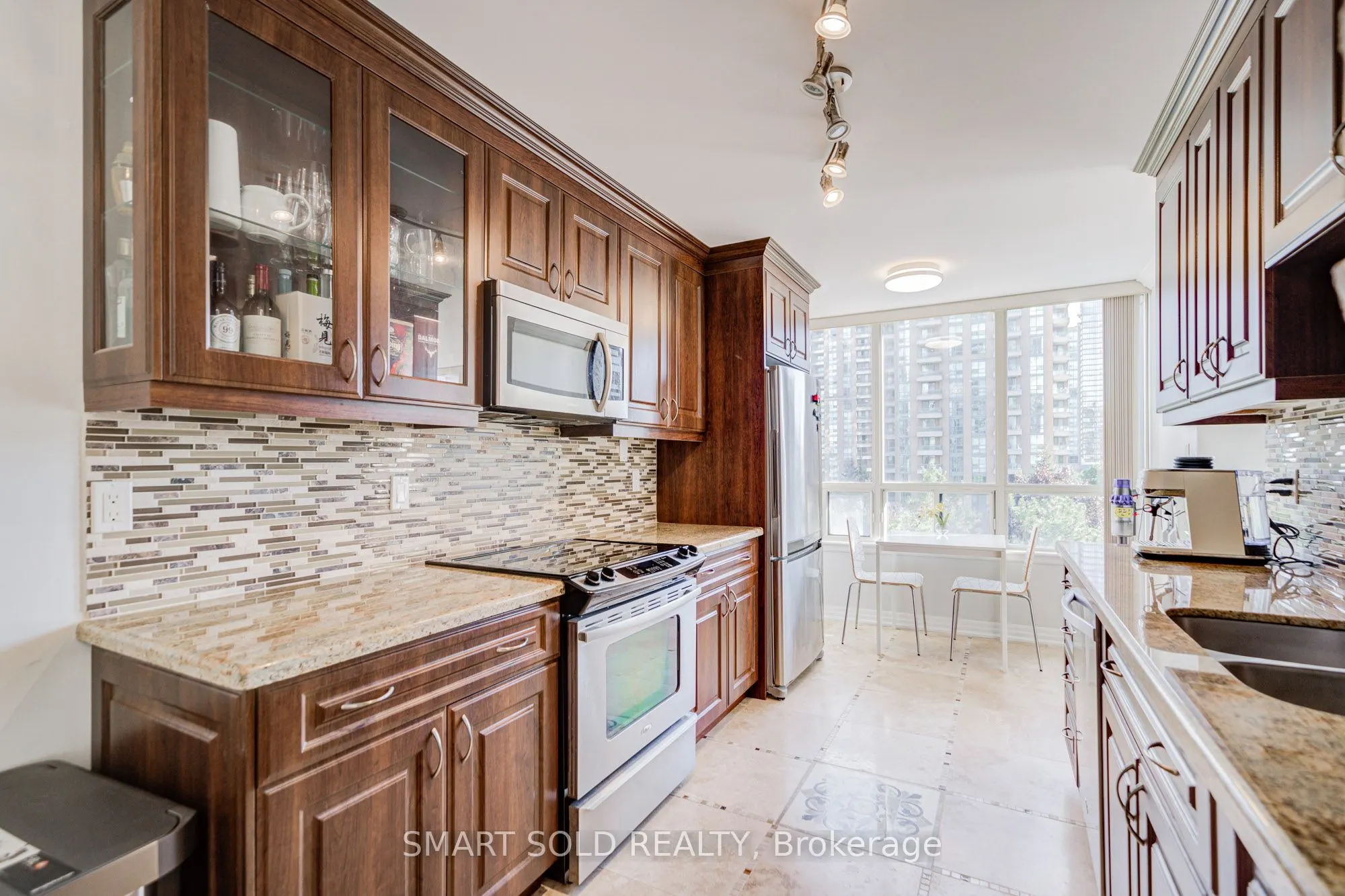 7 Bishop Avenue, #516