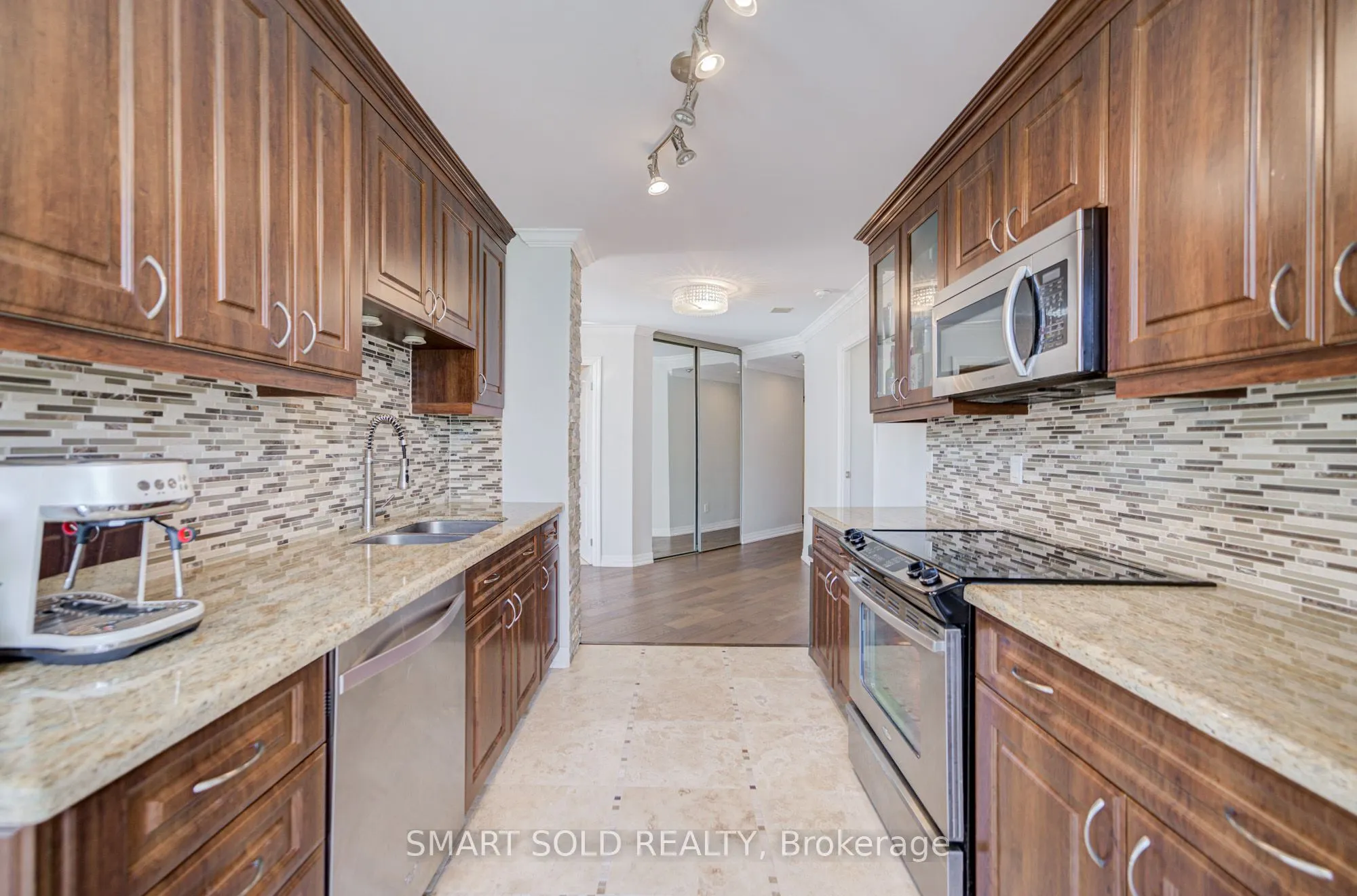 7 Bishop Avenue, #516
