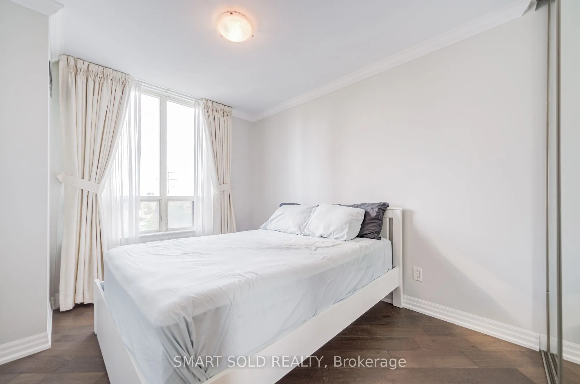 7 Bishop Avenue, #516