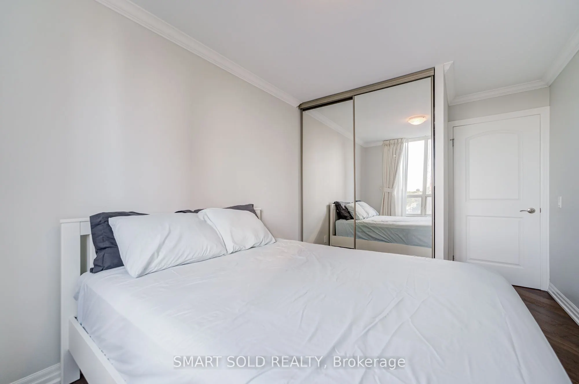 7 Bishop Avenue, #516