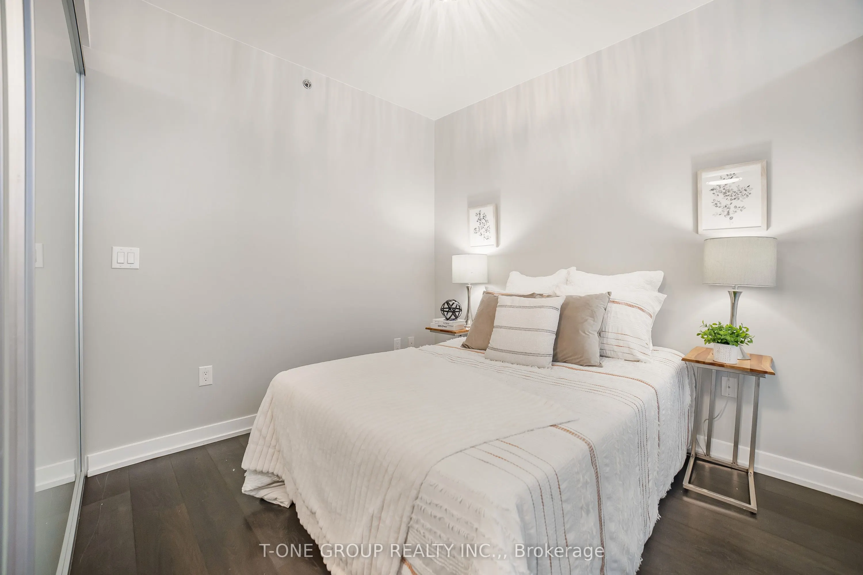 426 University Avenue, #1705