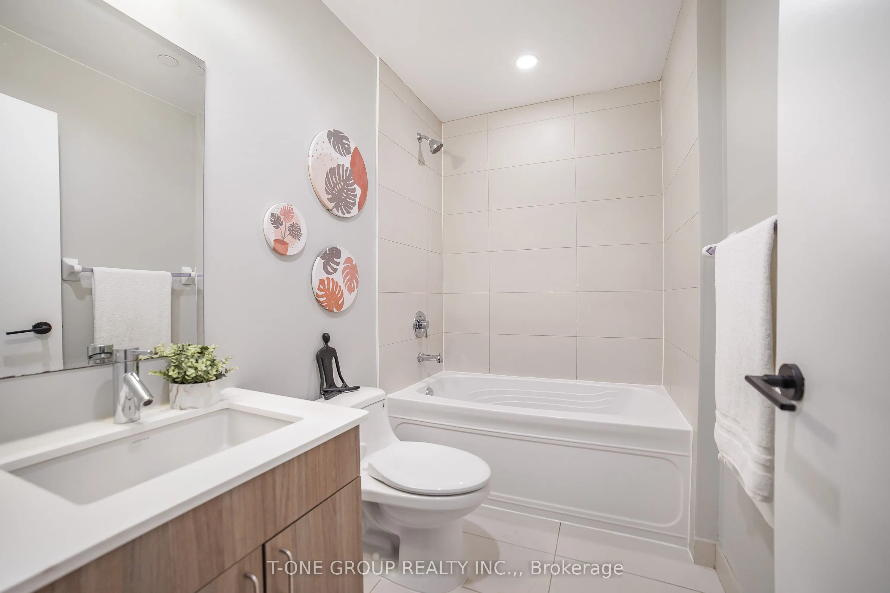 426 University Avenue, #1705