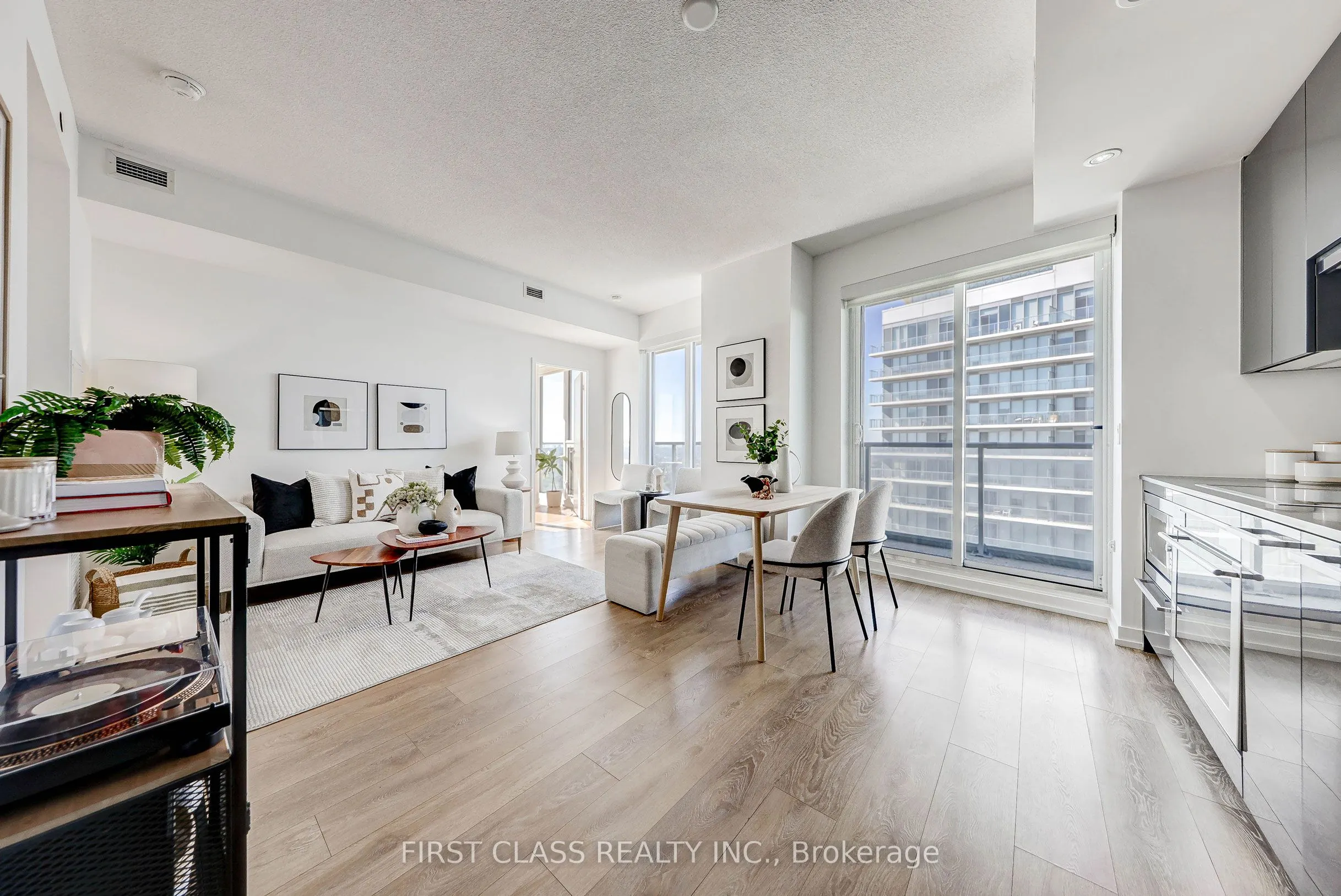 117 Mcmahon Drive, #3603